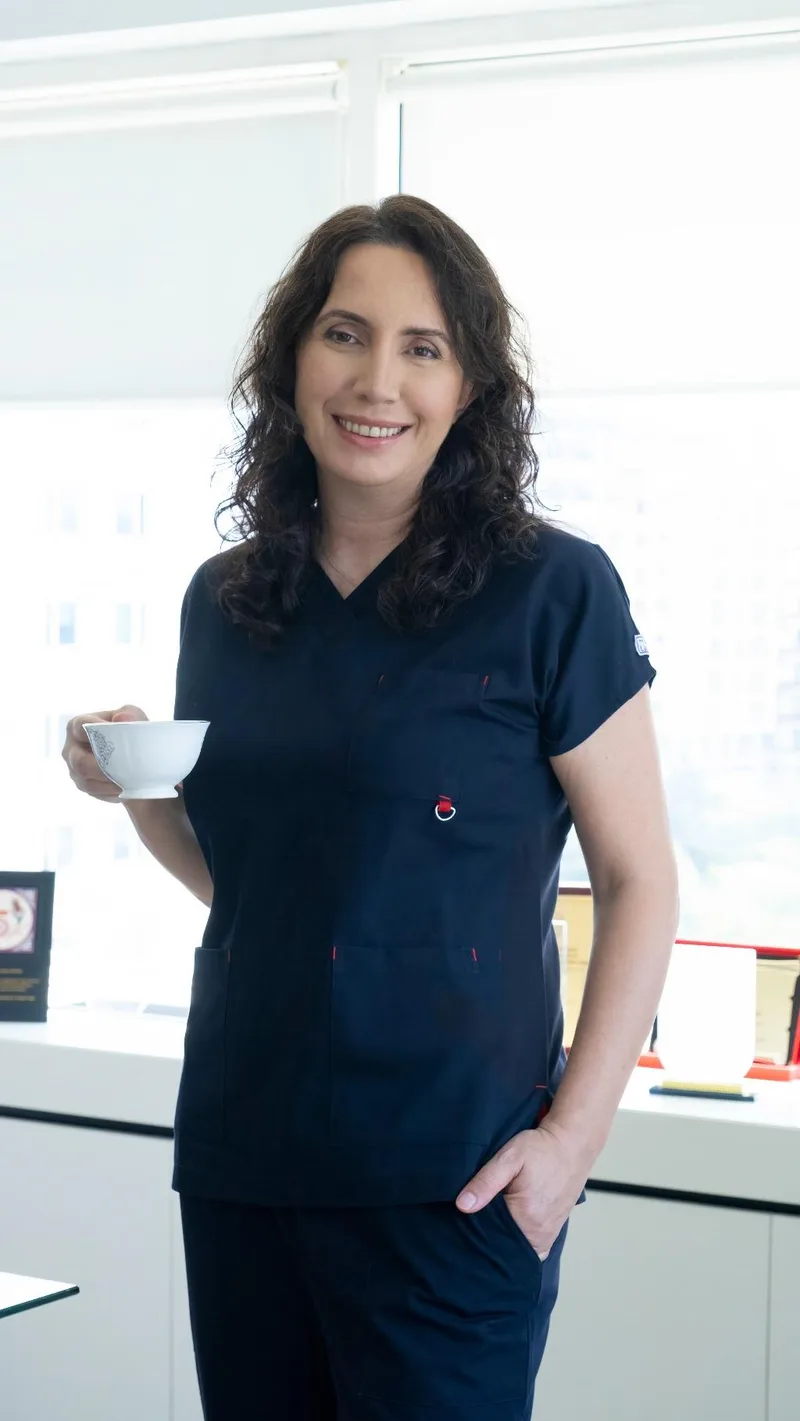 Prof. Dr. Ayşenur Meriç Hafız kliniğinde